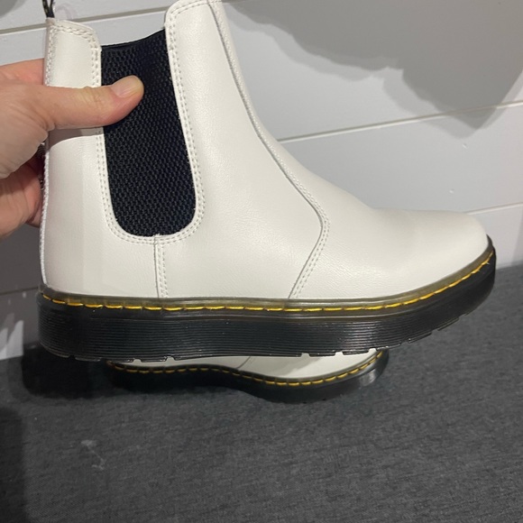 Dr Martens Dorrian chelsea boots in white. - Picture 2 of 4